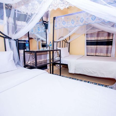 Kays Lodge Dar es Salaam Bagian luar foto