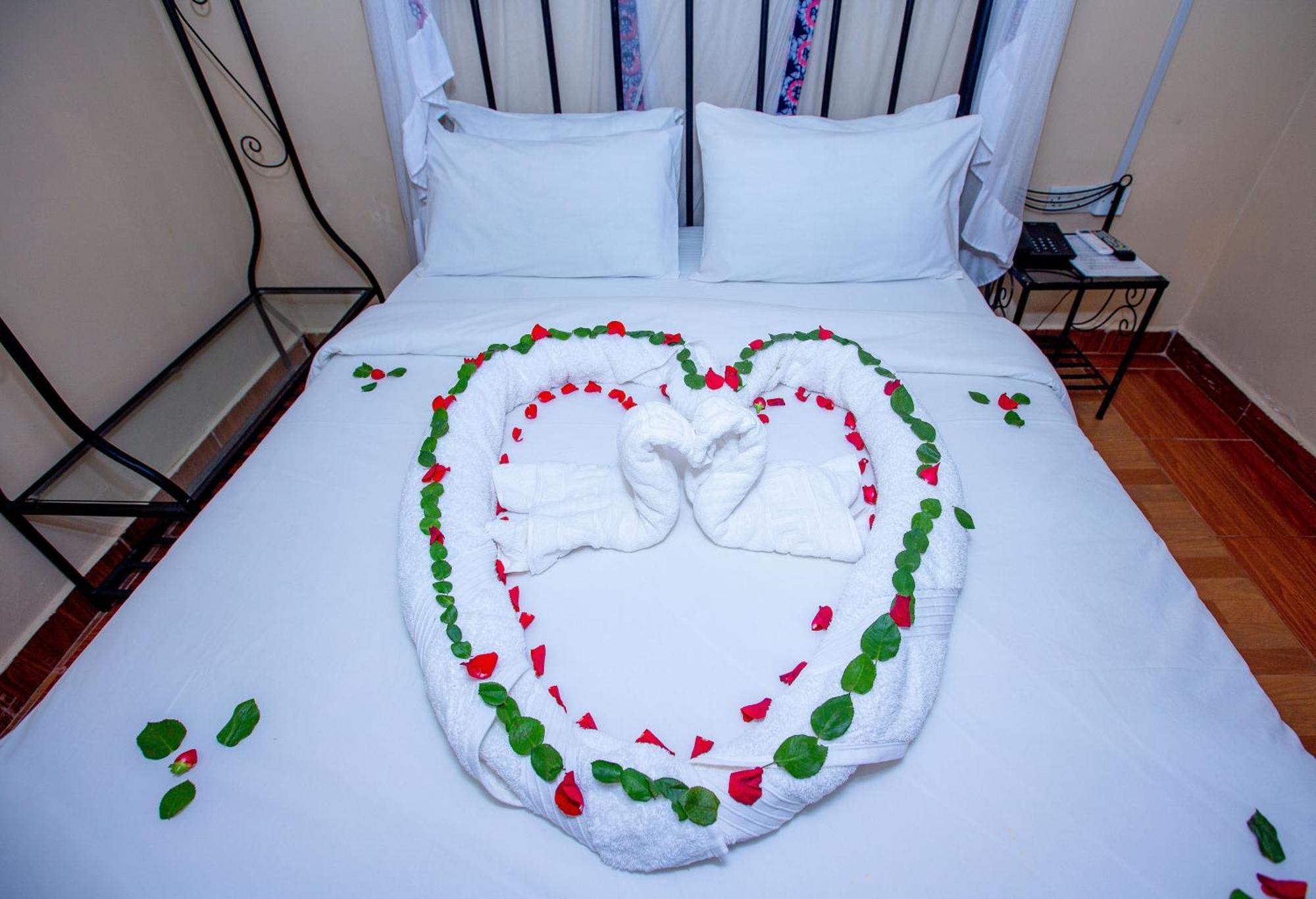 Kays Lodge Dar es Salaam Bagian luar foto