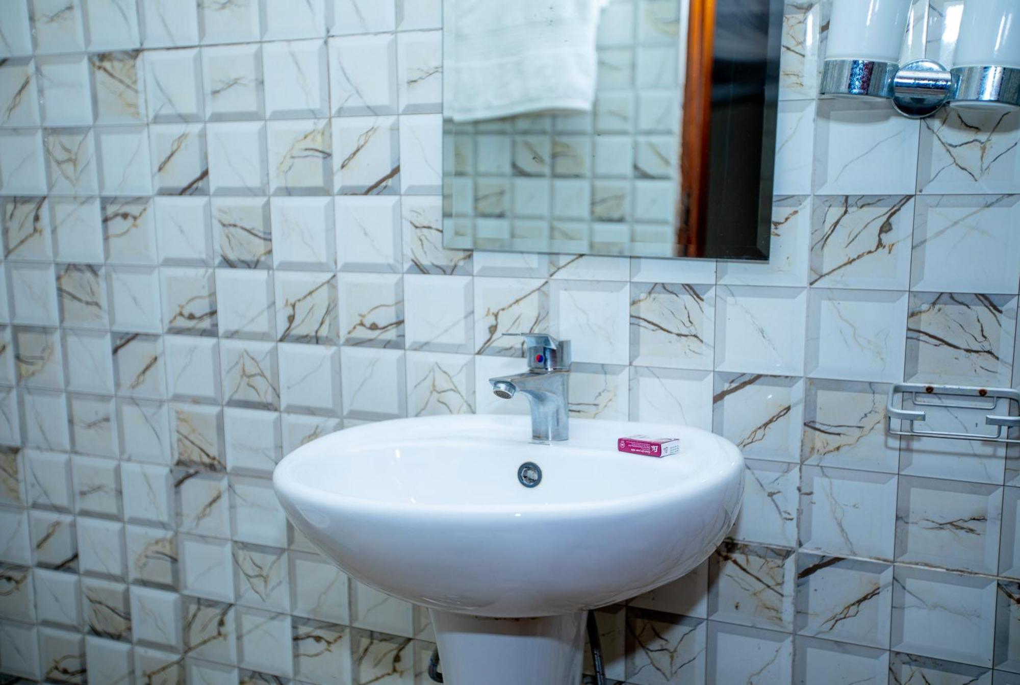 Kays Lodge Dar es Salaam Bagian luar foto