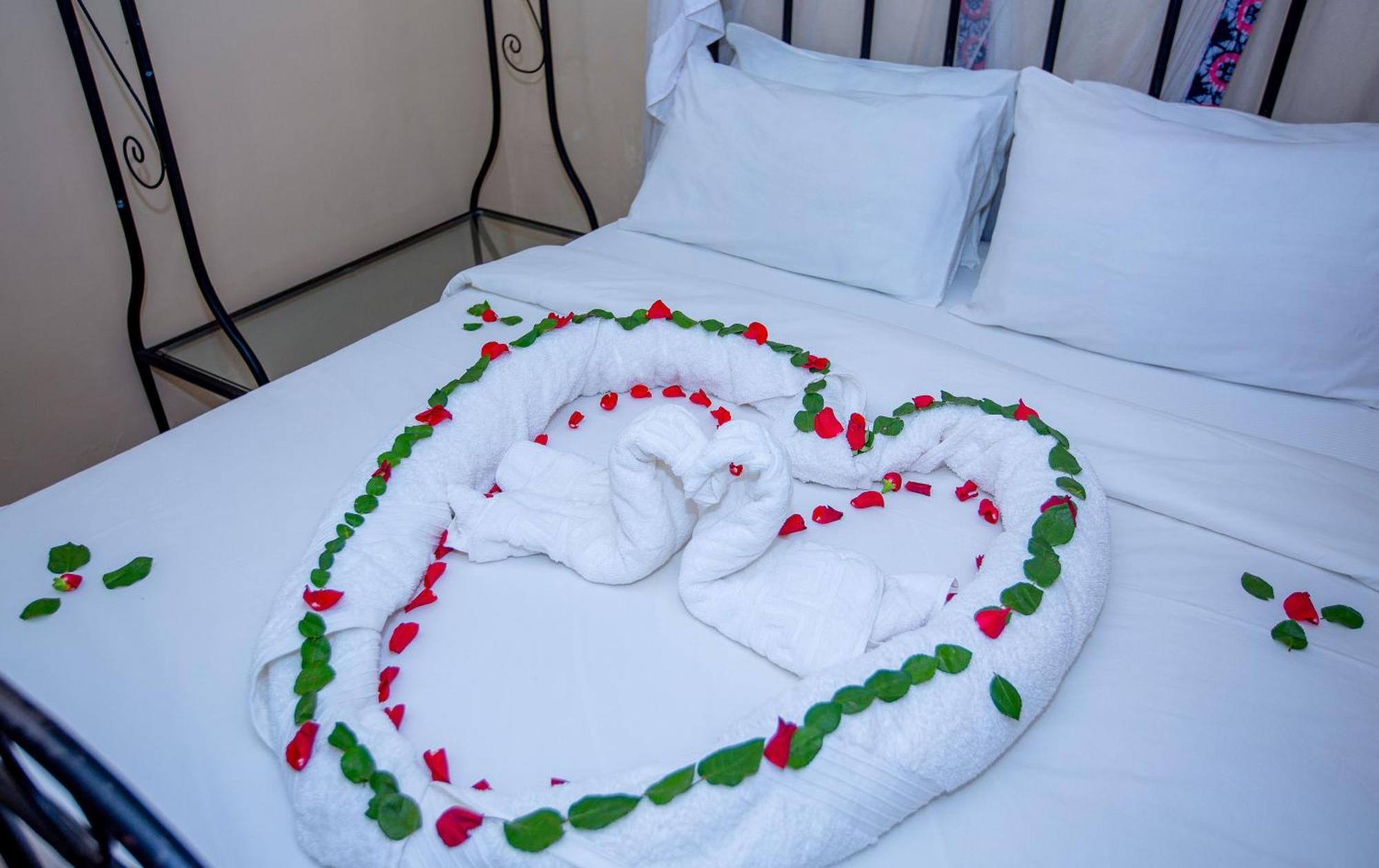 Kays Lodge Dar es Salaam Bagian luar foto