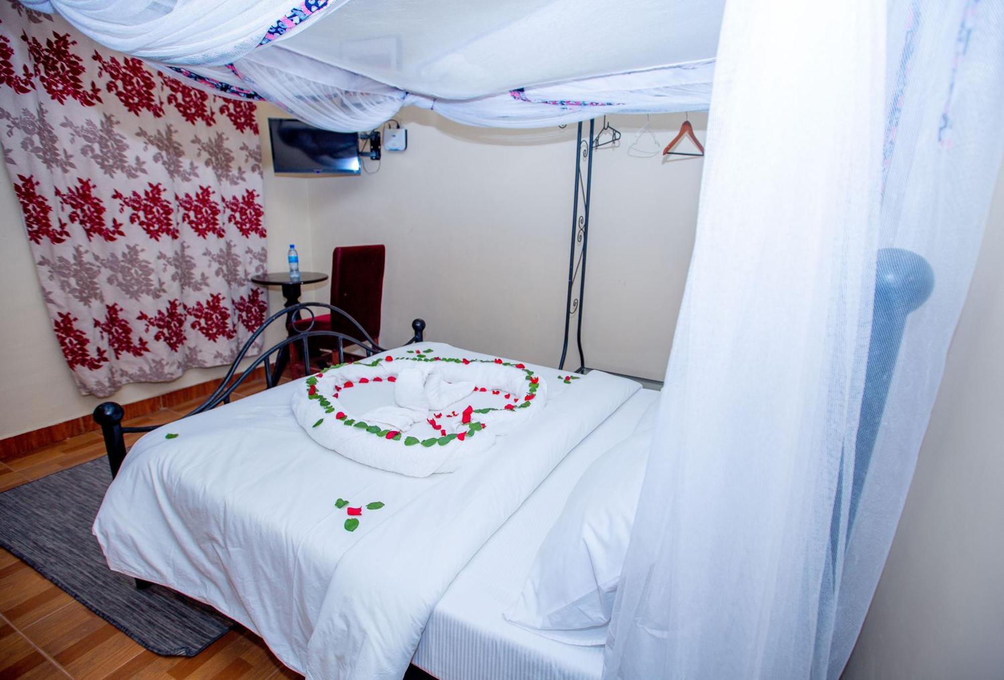 Kays Lodge Dar es Salaam Bagian luar foto