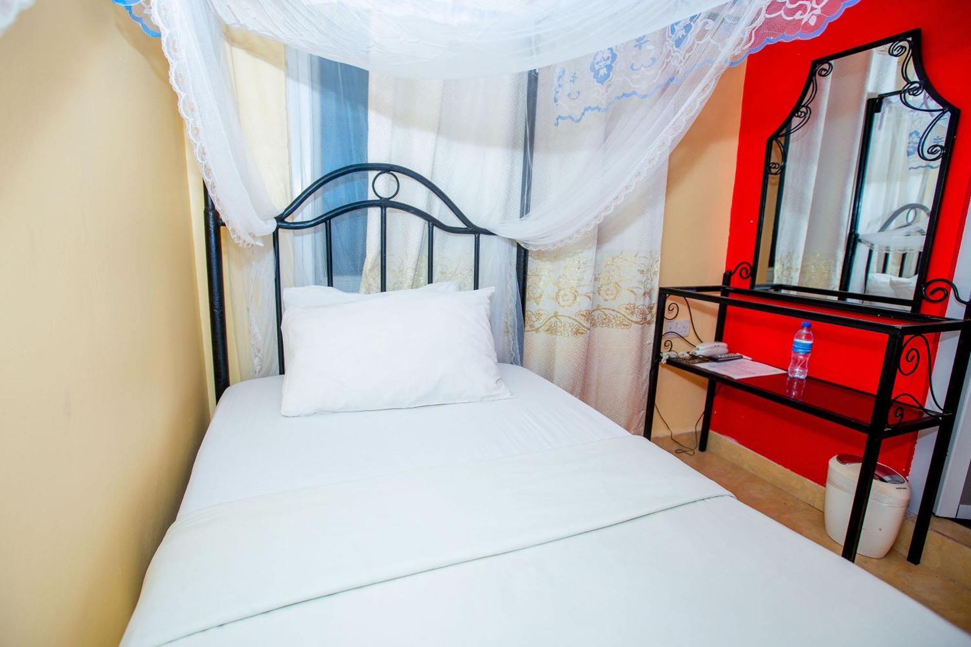 Kays Lodge Dar es Salaam Bagian luar foto