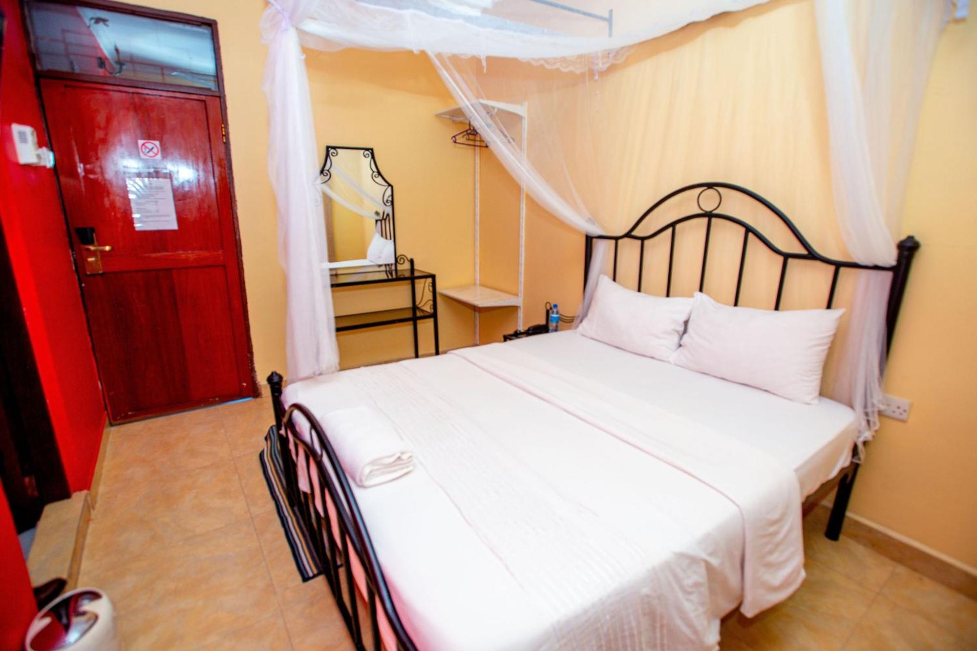 Kays Lodge Dar es Salaam Bagian luar foto