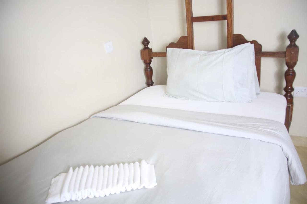 Kays Lodge Dar es Salaam Bagian luar foto